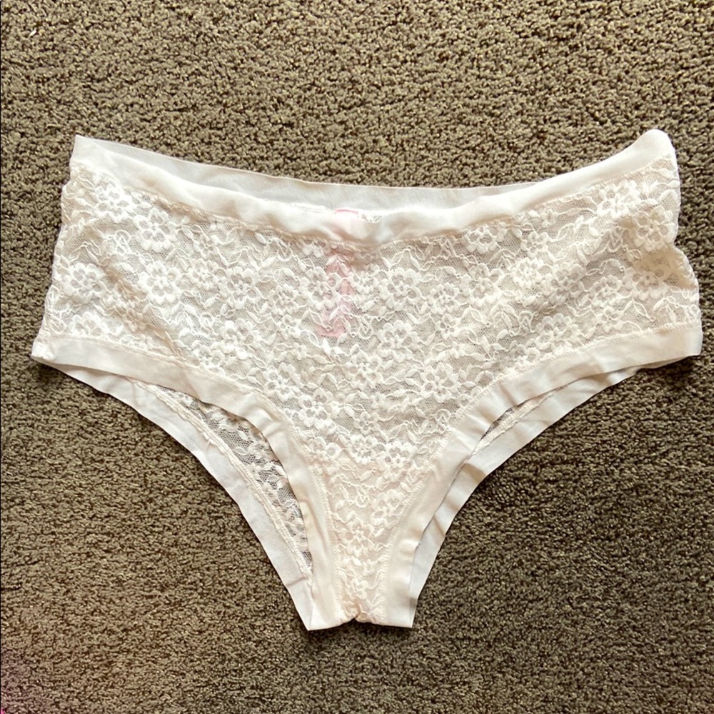 NWOT New Victoria’s Secret cream colored stretch lace cheeky panties Sz XL